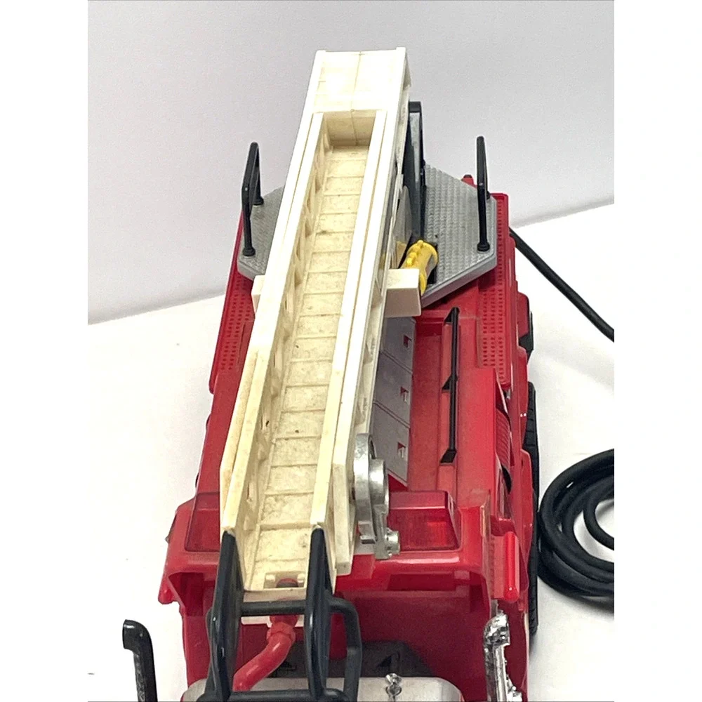 New Bright 20in RC Fire Ladder Truck Remote Controller Included Missing Front wh